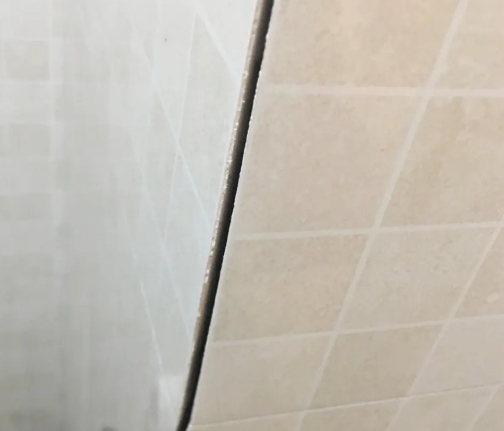 双辽瓷砖空鼓维修公司分享阳台瓷砖脱落的修复过程可以分为以下几个步骤