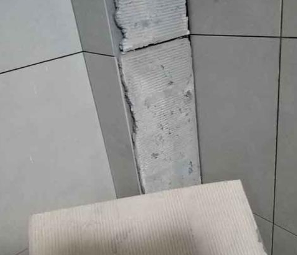 双辽瓷砖空鼓维修公司分享下厨房瓷砖脱落的补救措施。